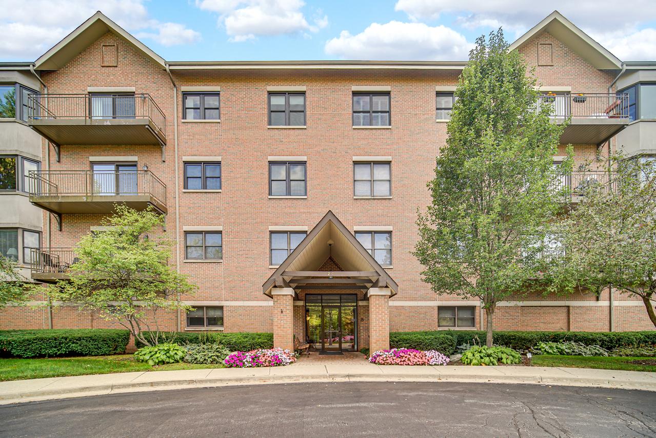 20 Trafalgar Sq. #210, Lincolnshire, IL 60069