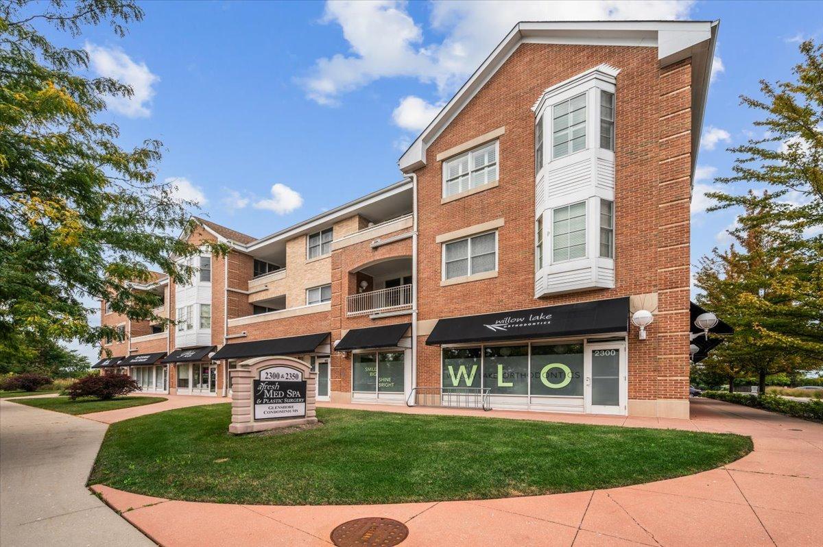 2300 Chestnut Ave. #207, Glenview, IL 60026