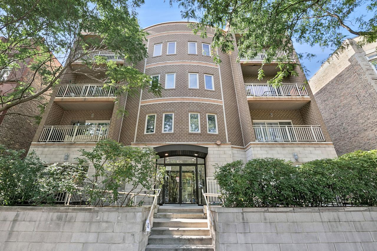 1928 N Kedzie Ave. #403, Chicago, IL 60647