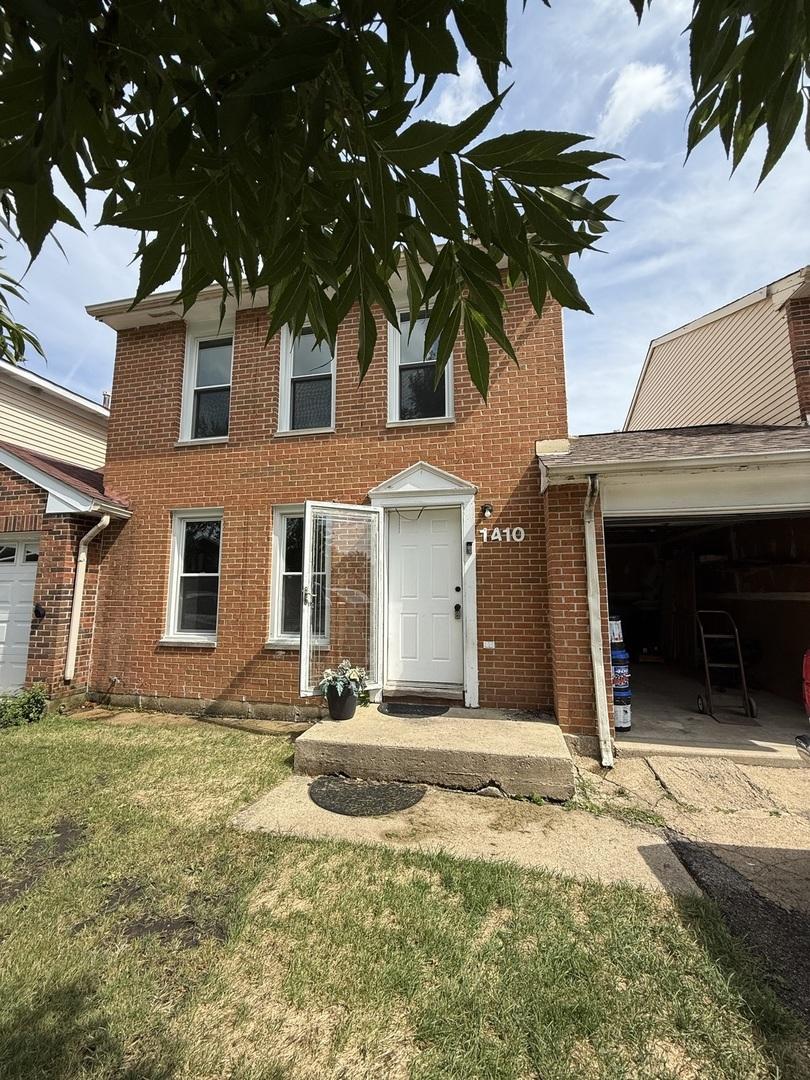 1410 Georgetown Dr., Carol Stream, IL 60188