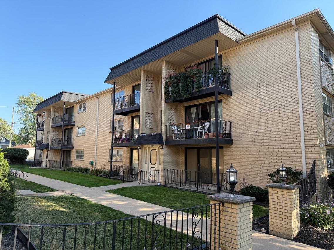 2037 N Harlem Ave. #3E, Chicago, IL 60707