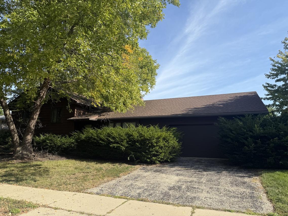 527 N Lyle Ave., Elgin, IL 60123