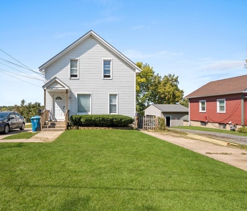 740 N Lincoln Ave., Aurora, IL 60505