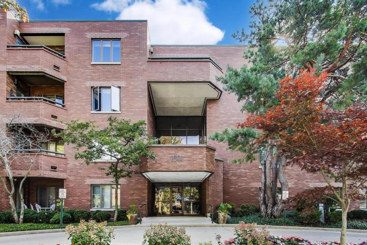 1601 Oakwood Ave. #406, Highland Park, IL 60035