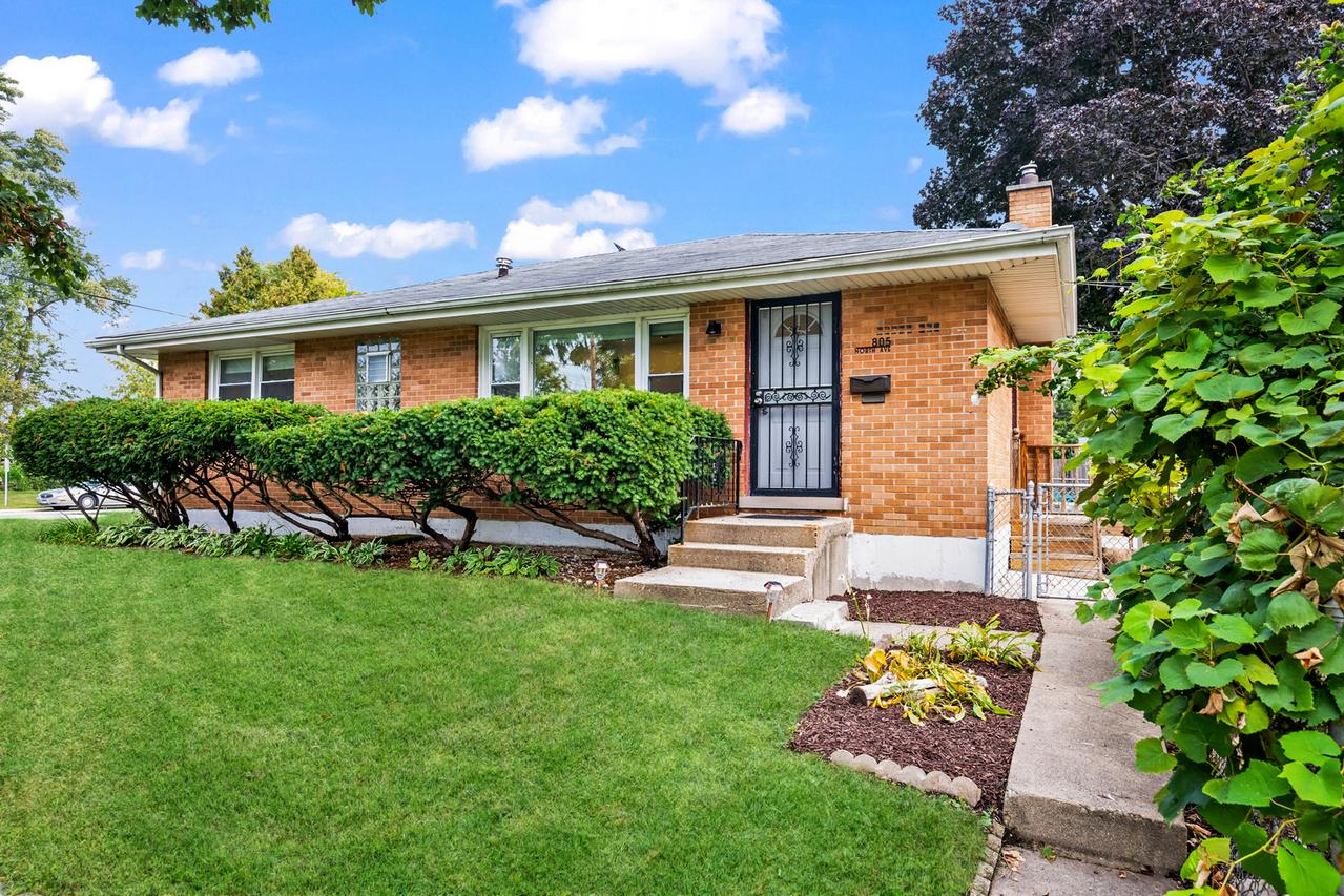 805 North Ave., Des Plaines, IL 60016