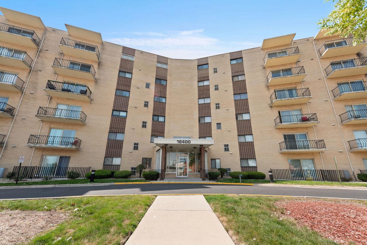 18400 Cherry Creek Dr. #109, Homewood, IL 60430