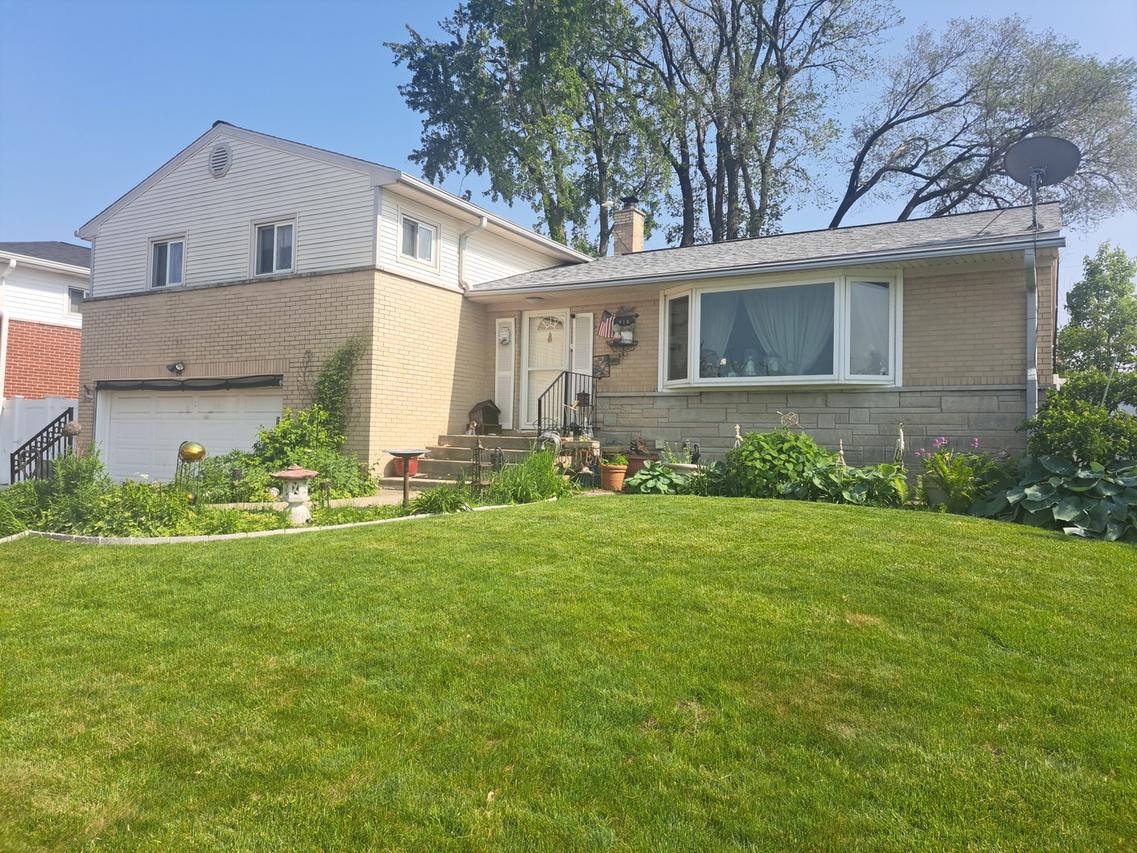 918 Park Dr., Melrose Park, IL 60160