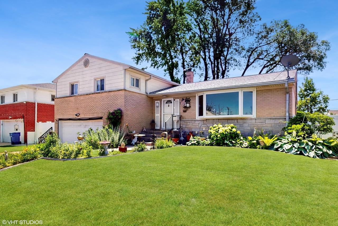 918 Park Dr., Melrose Park, IL 60160