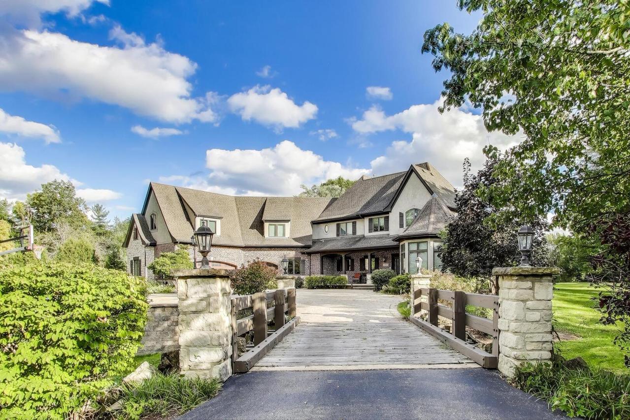 23W711 Hobson Rd., Naperville, IL 60540