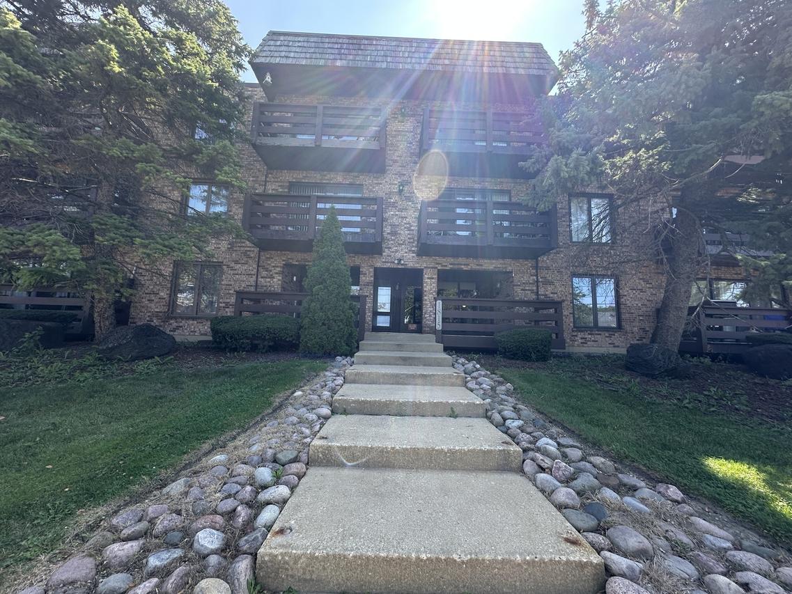 1815 Oakton St. #2A, Park Ridge, IL 60068