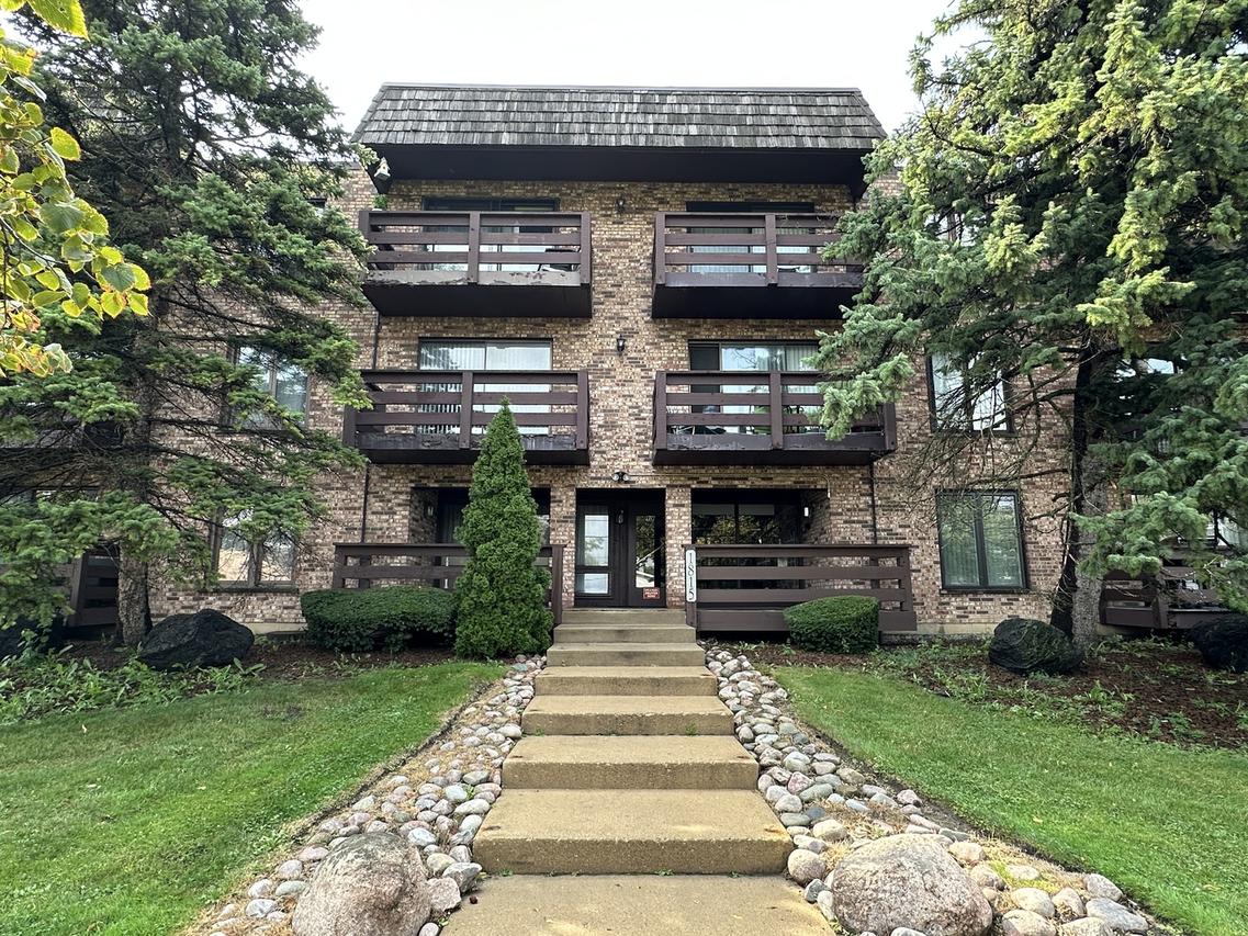 1815 Oakton St. #2A, Park Ridge, IL 60068
