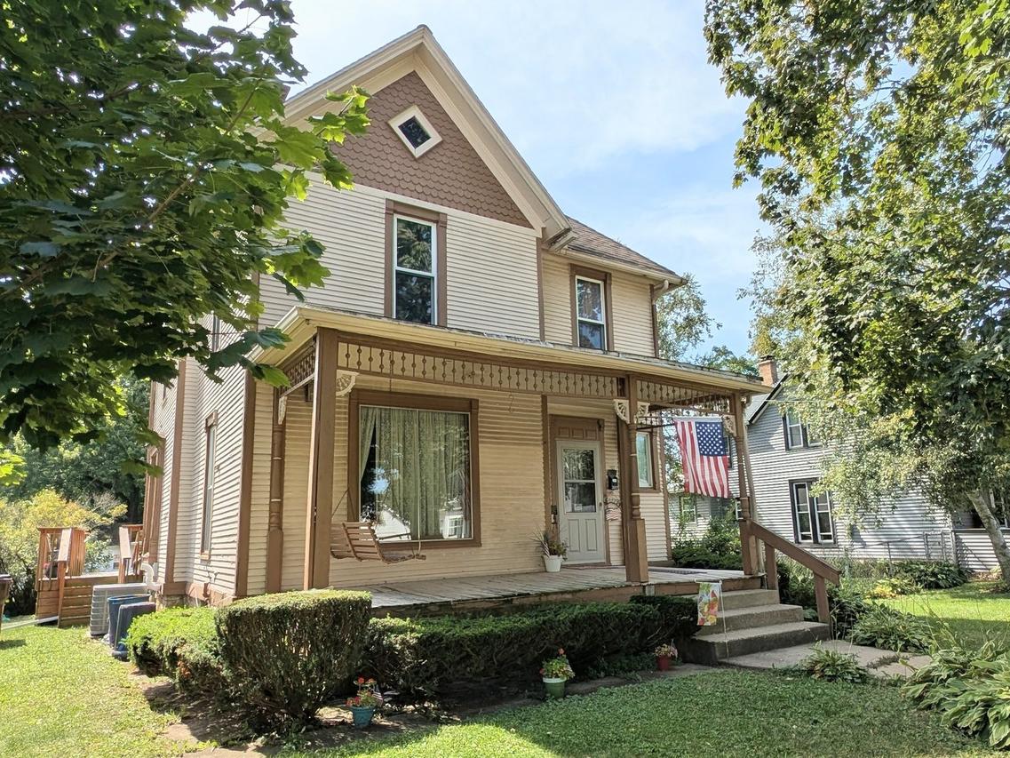 207 E Lincoln St., Mount Morris, IL 61054