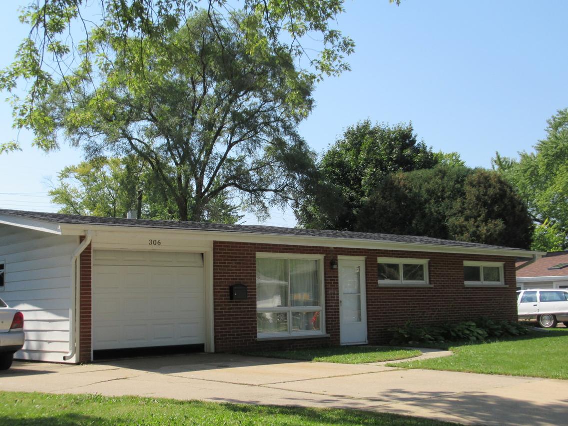 306 Harmony Dr., North Aurora, IL 60542