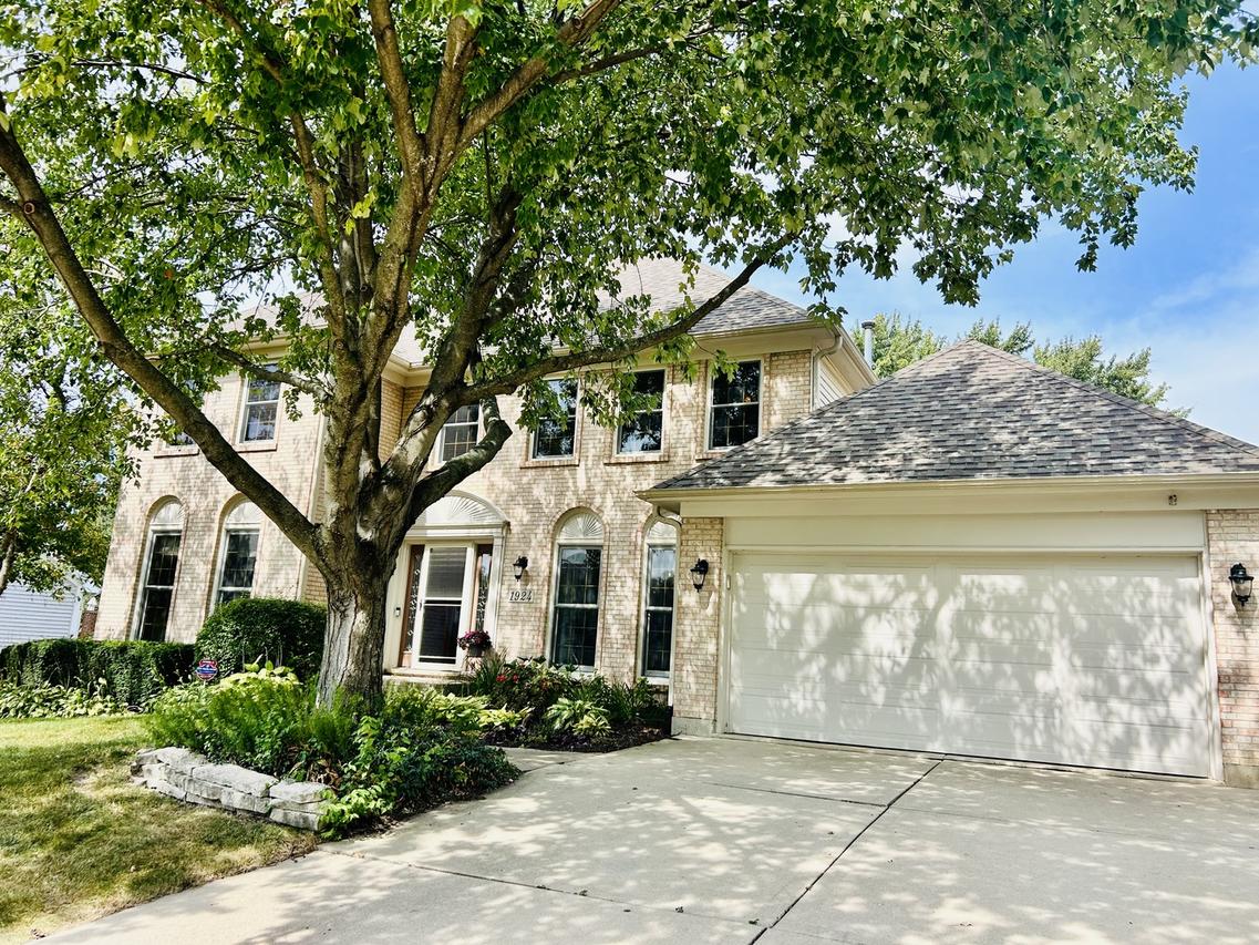1924 Vassar Dr., Naperville, IL 60565