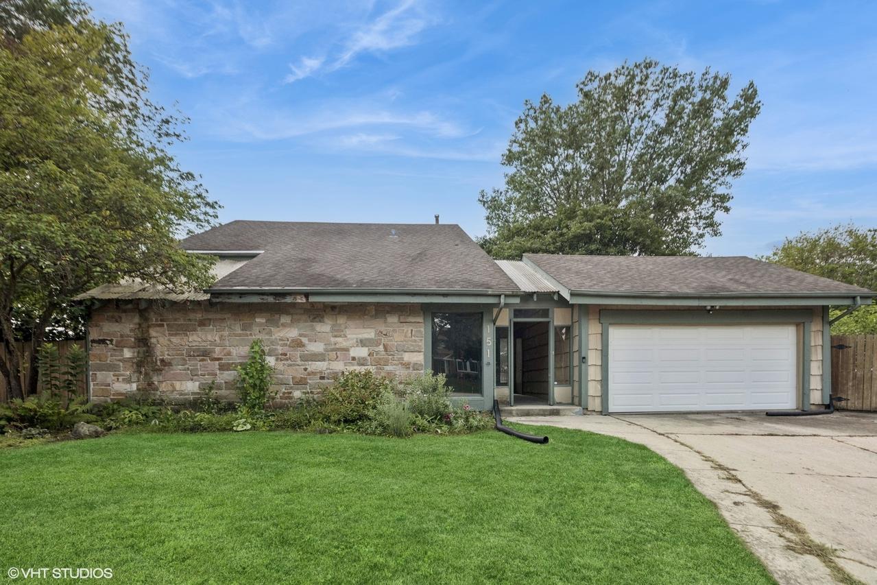 30W151 Arlington Ct., Warrenville, IL 60555