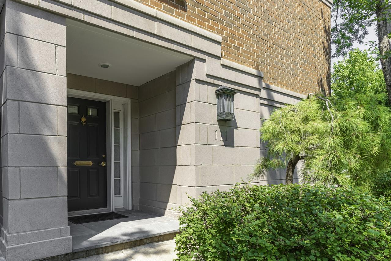 111 E Laurel Ave., Lake Forest, IL 60045