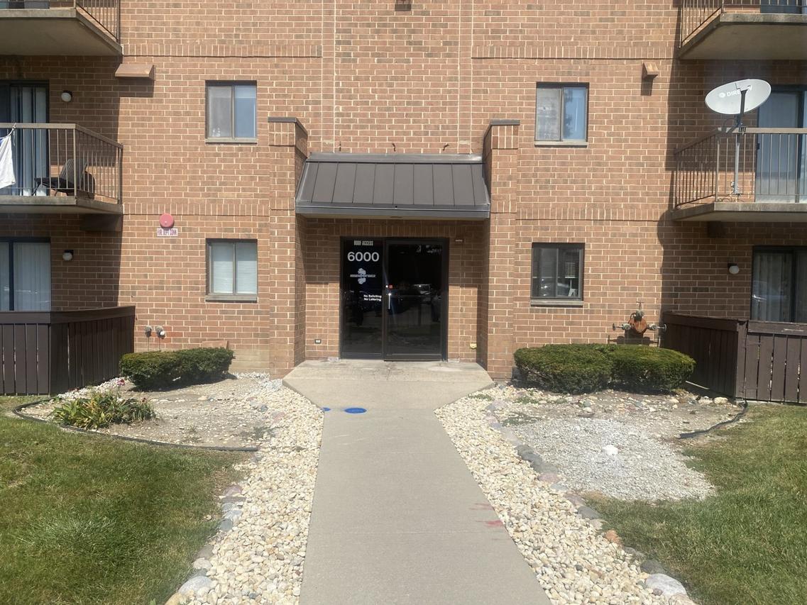 6000 Lake Bluff Dr. #402, Tinley Park, IL 60477