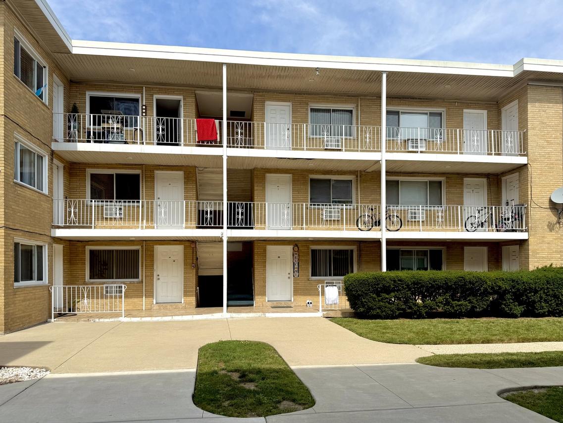 4600 River Rd. #A5, Schiller Park, IL 60176