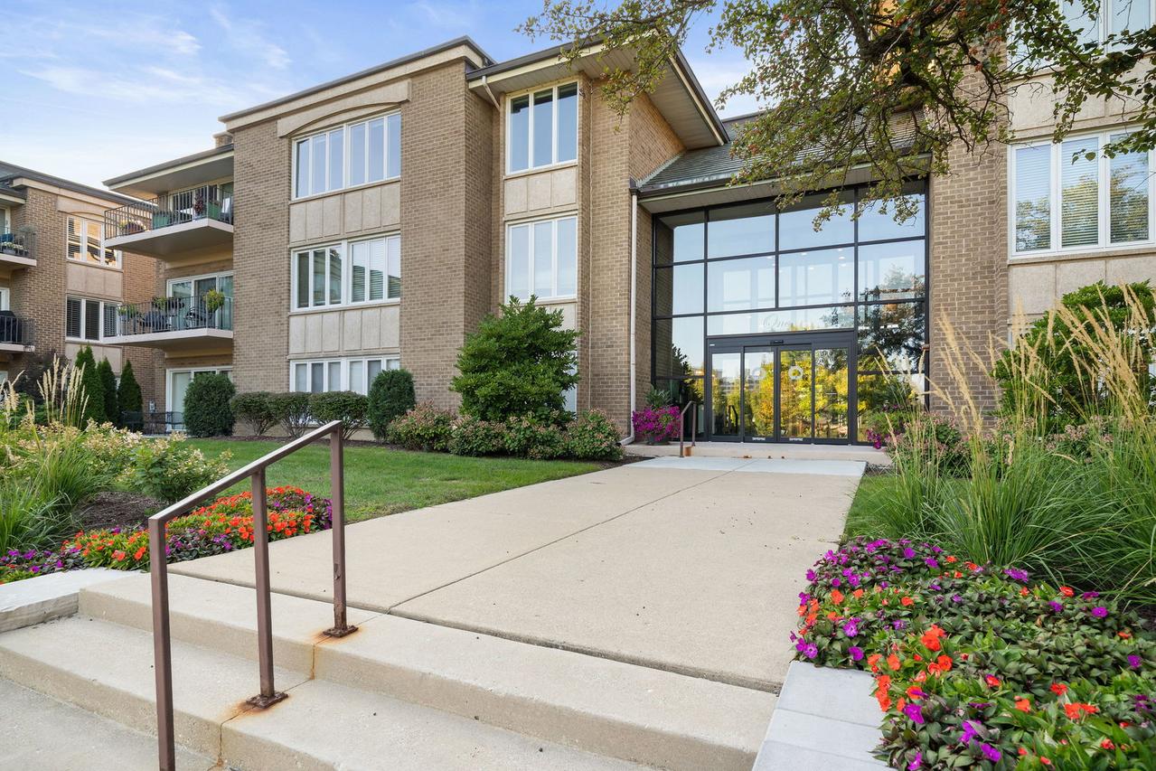1 Oak Brook Club Dr. #A301, Oak Brook, IL 60523