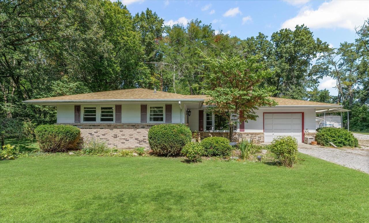 9835 E 1610 North Rd., Oakwood, IL 61858