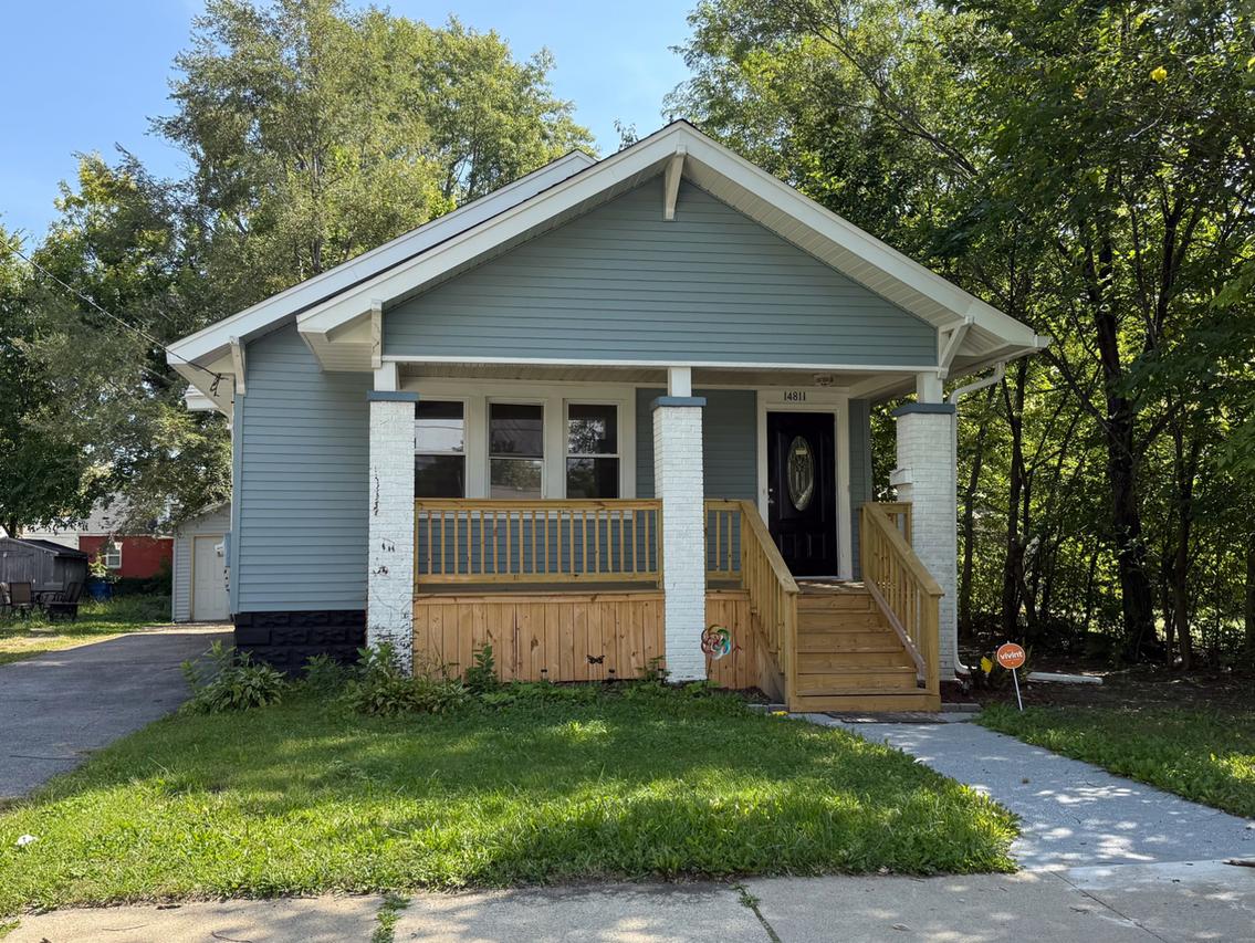 14811 Perry Ave., South Holland, IL 60473