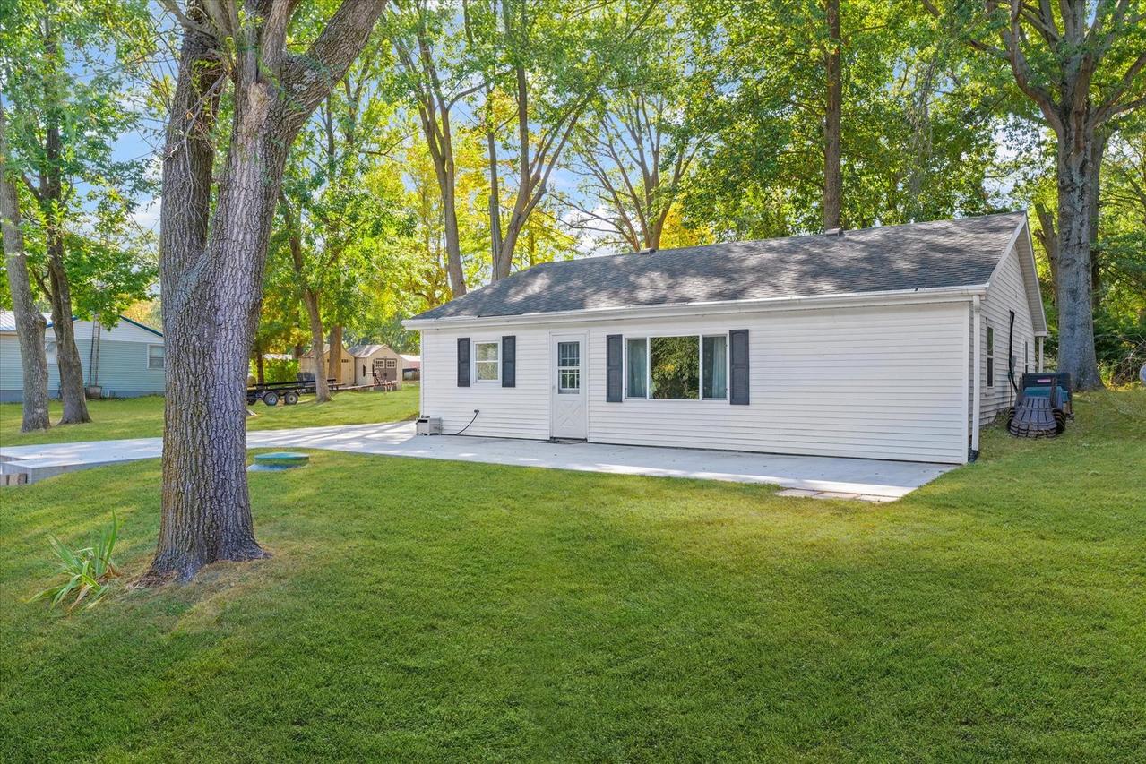 958 N 3555 East Rd., Neoga, IL 62447