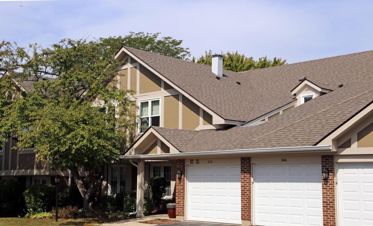 240 Southwick Ct., Vernon Hills, IL 60061