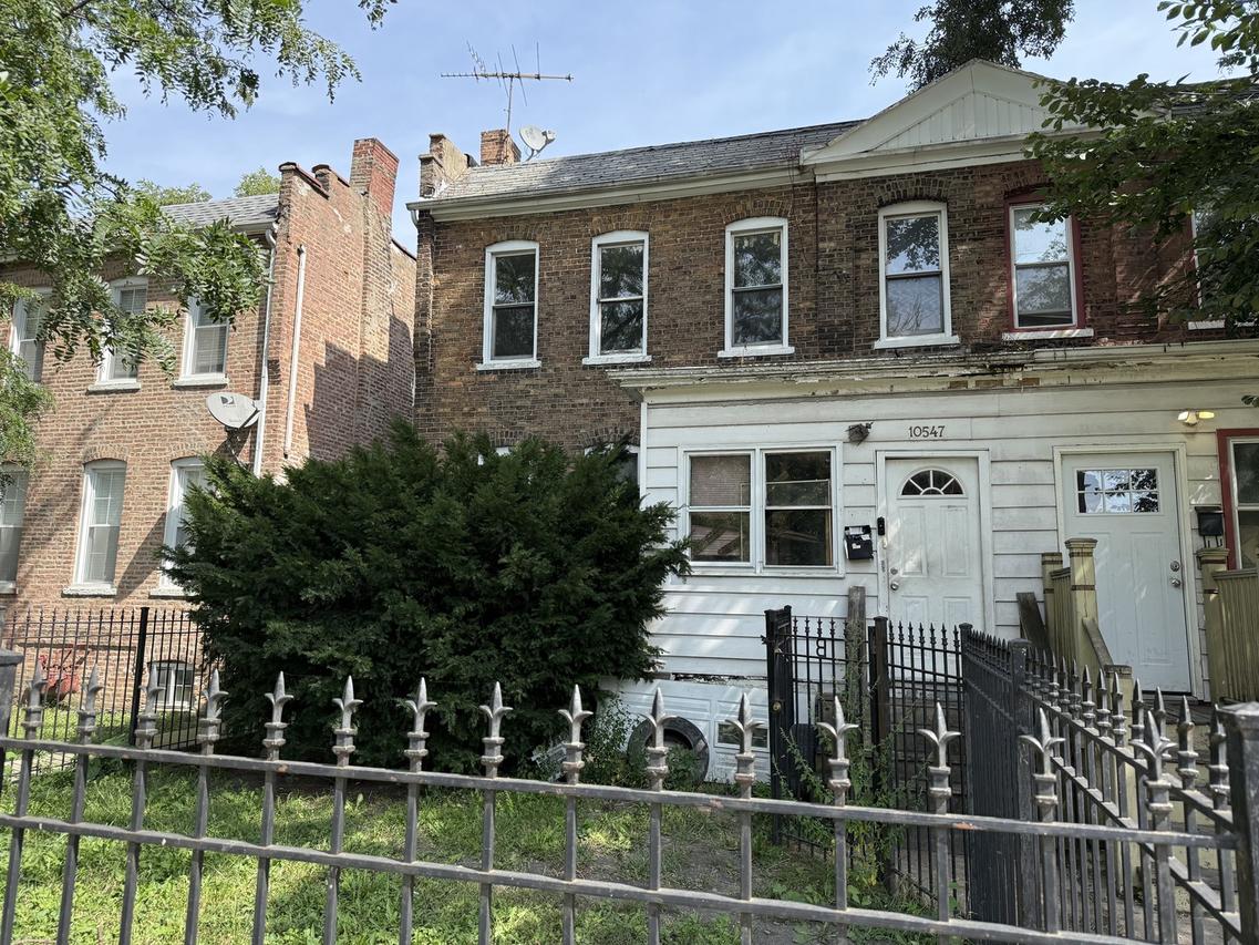 10547 S Corliss Ave., Chicago, IL 60628
