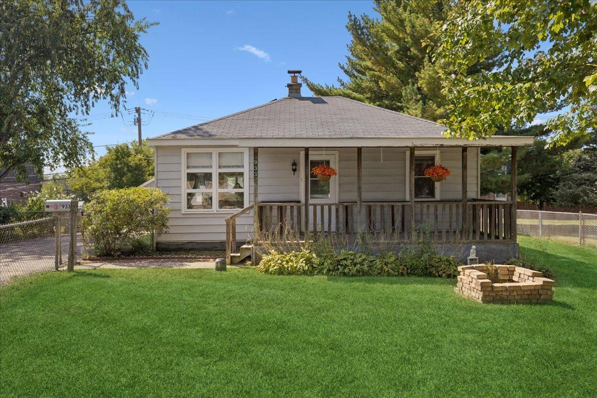 933 Tomahawk Tr., Round Lake Heights, IL 60073
