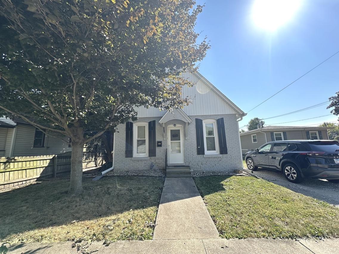 1218 W Macarthur Ave., Bloomington, IL 61701