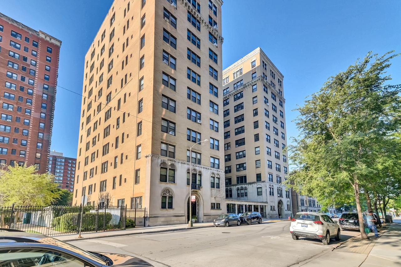 1755 E 55th St. #301, Chicago, IL 60615