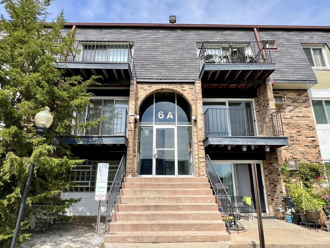 6A Dundee Quarter Dr. #207, Palatine, IL 60074