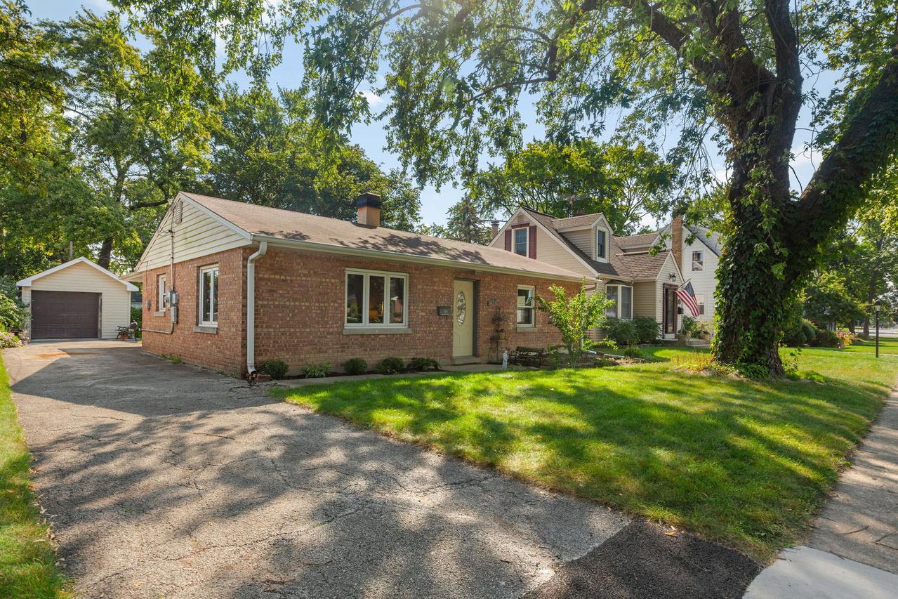 827 N Walnut Ave., Arlington Heights, IL 60004