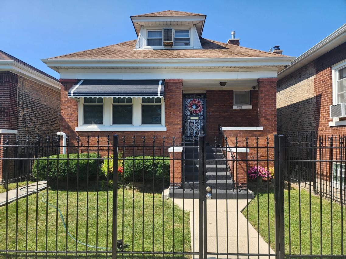 6226 S Francisco Ave., Chicago, IL 60629