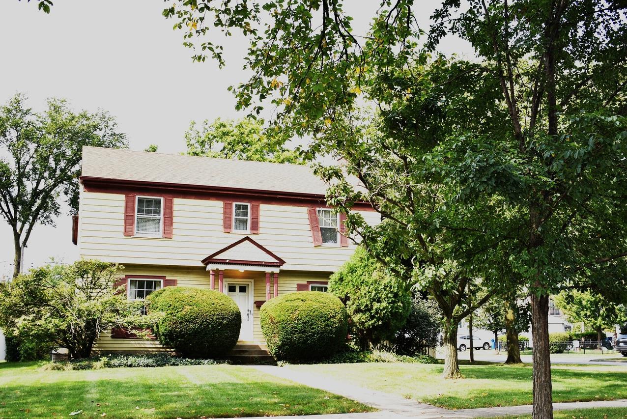 240 N Willow Rd., Elmhurst, IL 60126