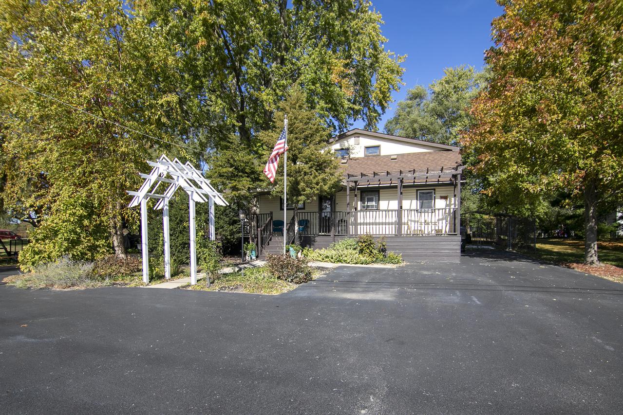 201 E Vanderkarr Rd., St. Anne, IL 60964