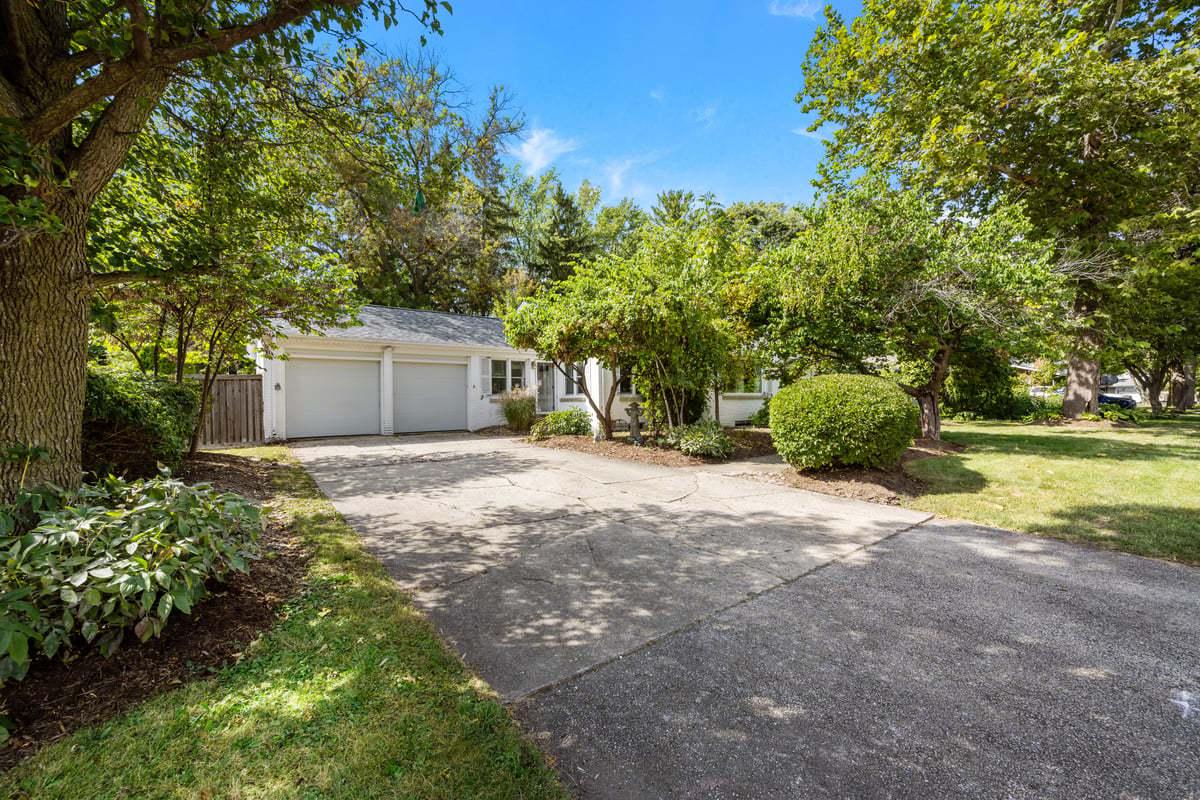 357 Republic Rd., Batavia, IL 60510