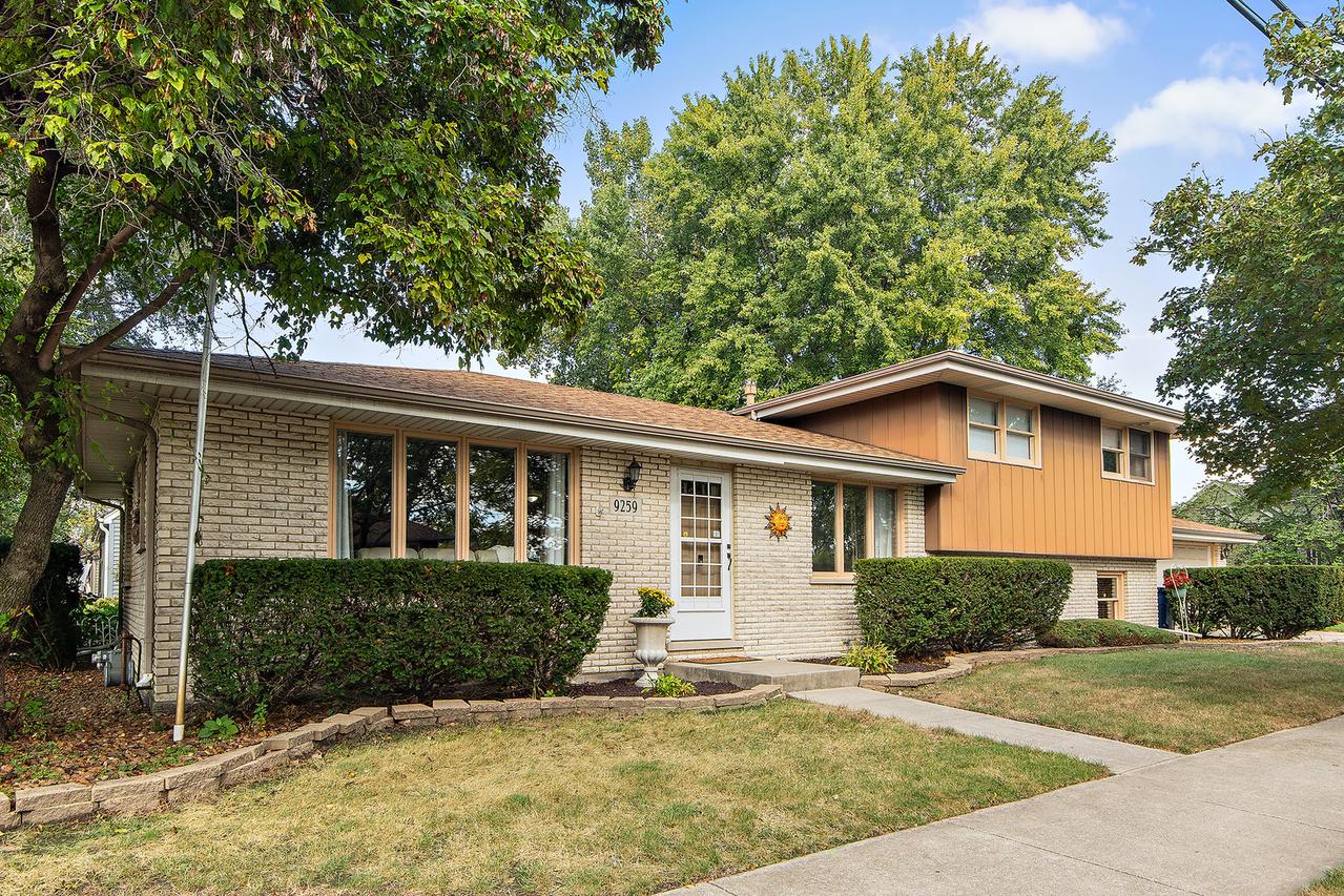 9259 Ridgeland Ave., Oak Lawn, IL 60453