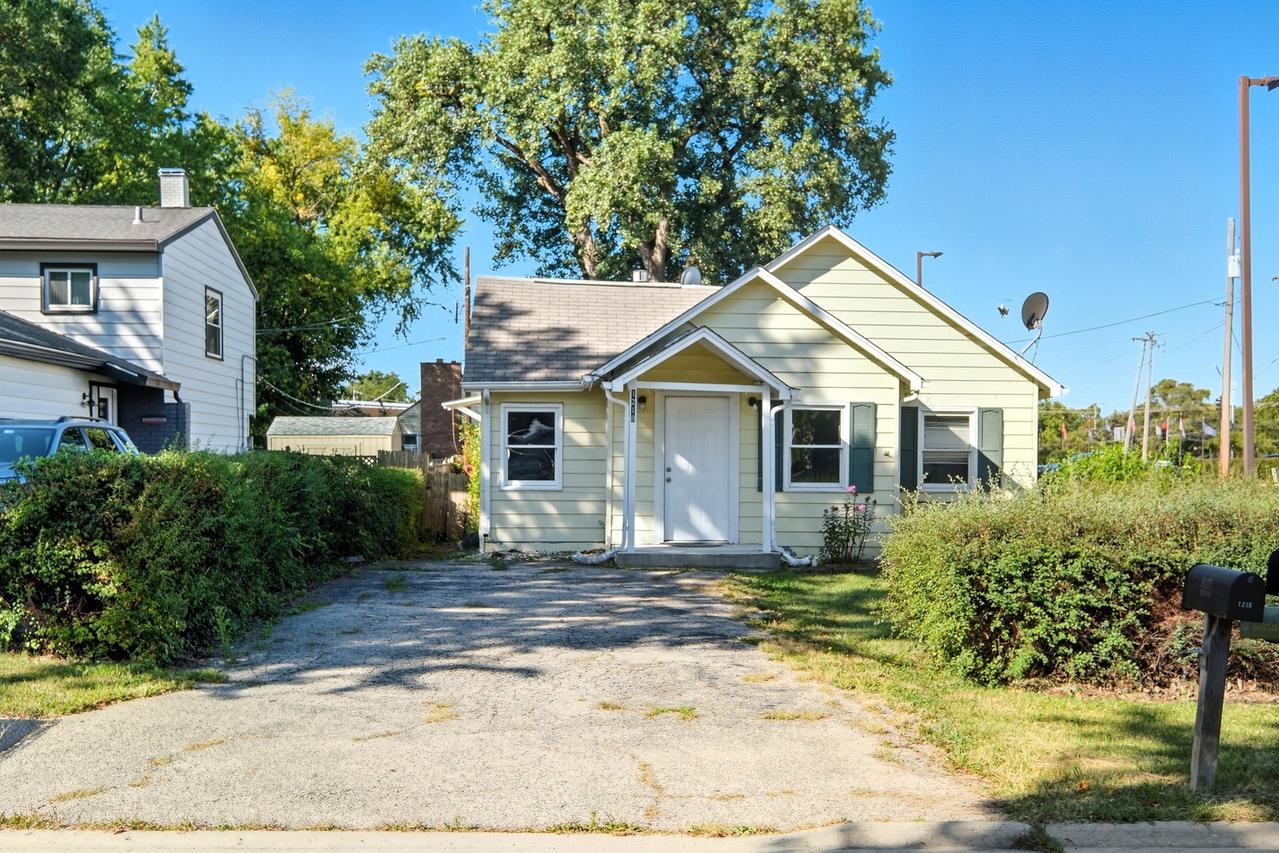 1218 Sunnyside Ct., Round Lake Beach, IL 60073