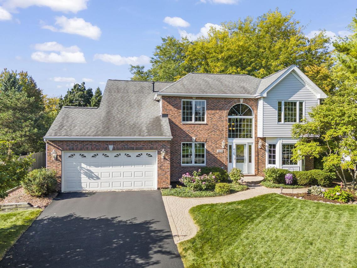 1818 Woodhaven Dr., Crystal Lake, IL 60014