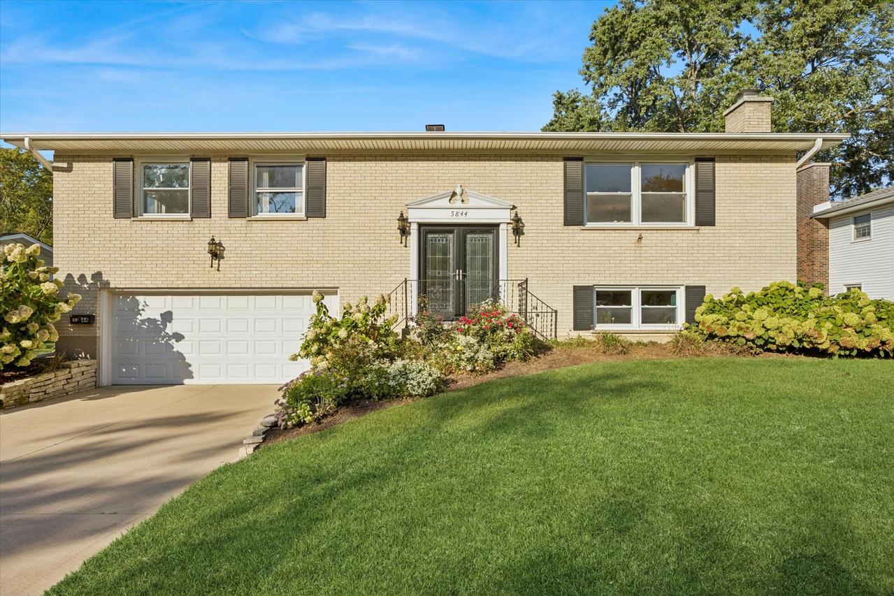 5844 Kingston Ave., Lisle, IL 60532