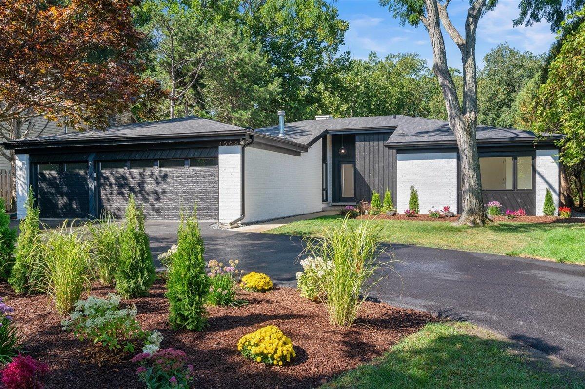 1666 Cloverdale Ave., Highland Park, IL 60035