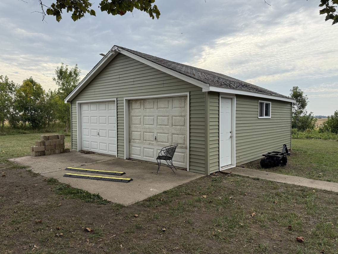 663 1525 East St., Bradford, IL 61421
