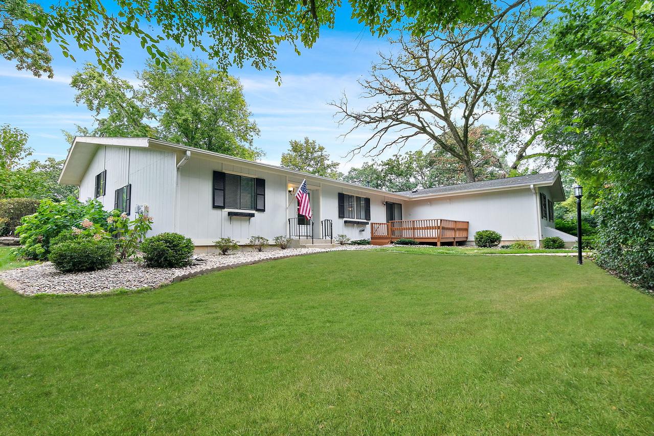 915 Royal Dr. #2, Mchenry, IL 60050