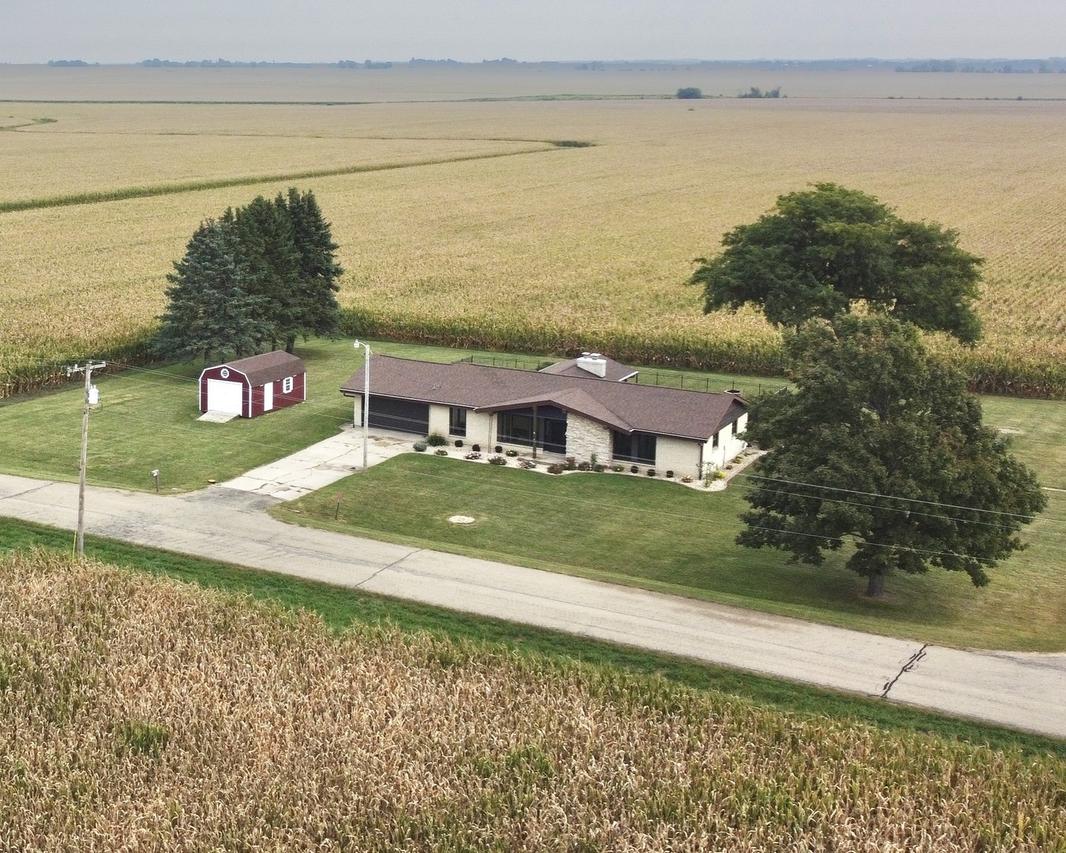 3825 S Queens Rd., Rochelle, IL 61068