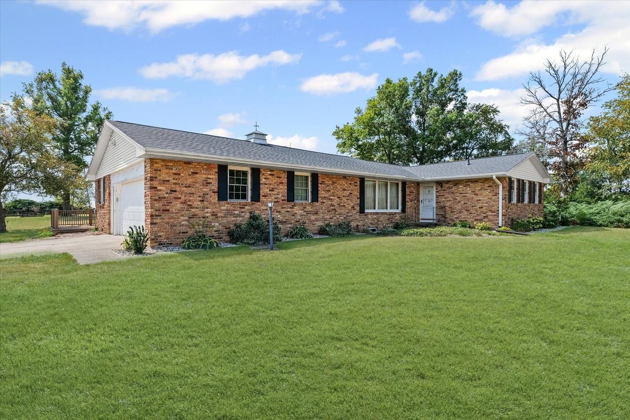 239 County Road 3300, Foosland, IL 61845