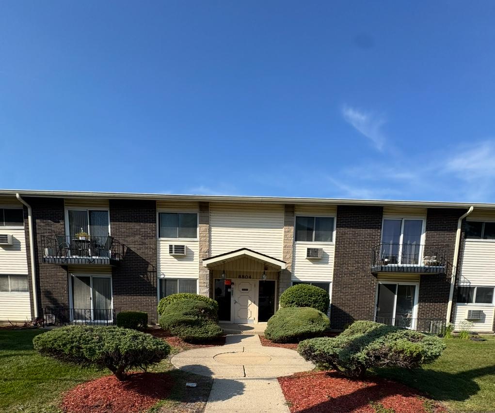 8804 Golf Rd. #2F, Des Plaines, IL 60016
