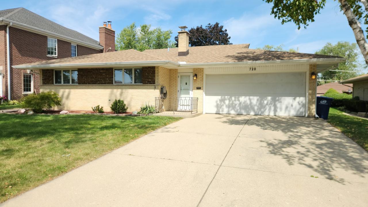 720 Ambleside Rd., Des Plaines, IL 60016