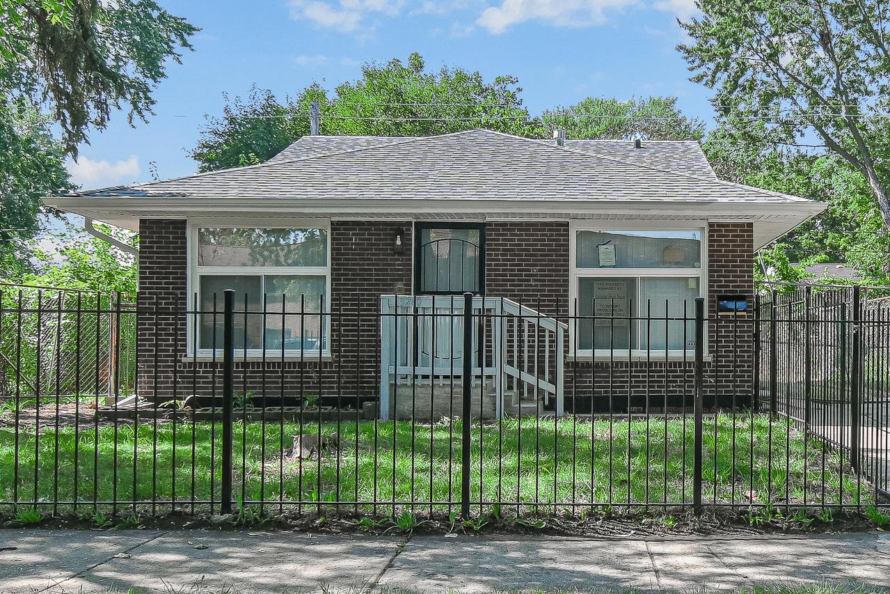 13240 S Saint Lawrence Ave., Chicago, IL 60827