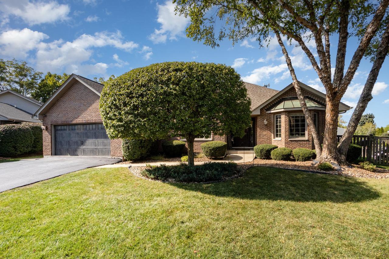 3301 Irondale Ct., New Lenox, IL 60451